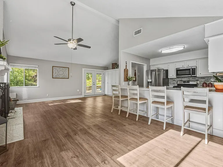 141 White Oak Cir — Photo 12