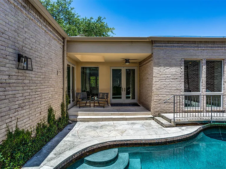 3231 Tarryhollow Dr — Photo 4