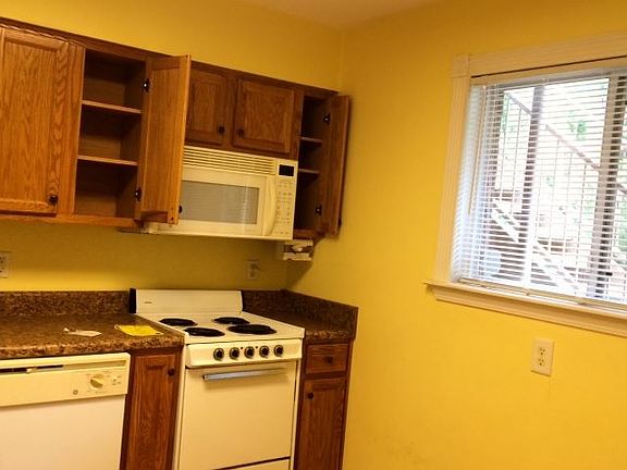 4th image of 3 Shepherd Ln #D
