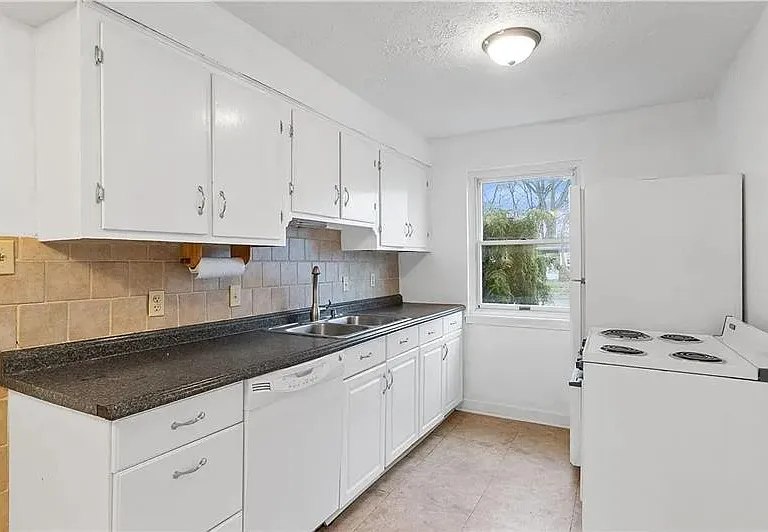 3929 Fulton Ave — Photo 7