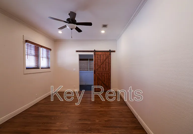 422 N Davis Hwy — Photo 6