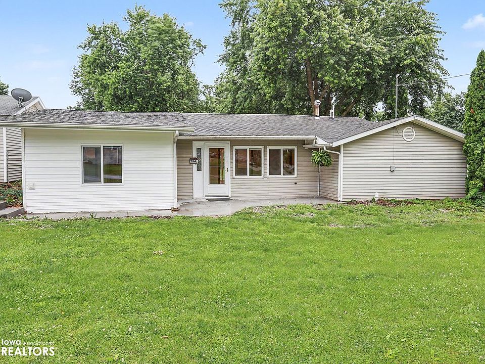 1st image of 904 6th Ave E