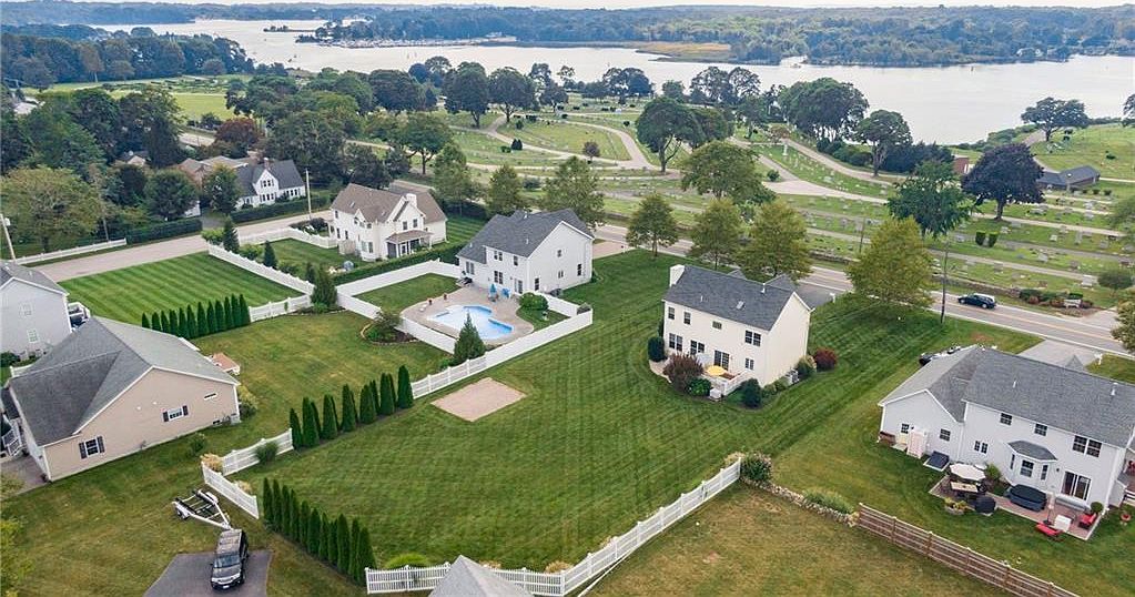 136 Beach St, Westerly, RI 02891 Zillow