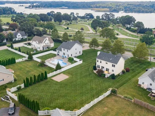136 Beach St, Westerly, RI 02891