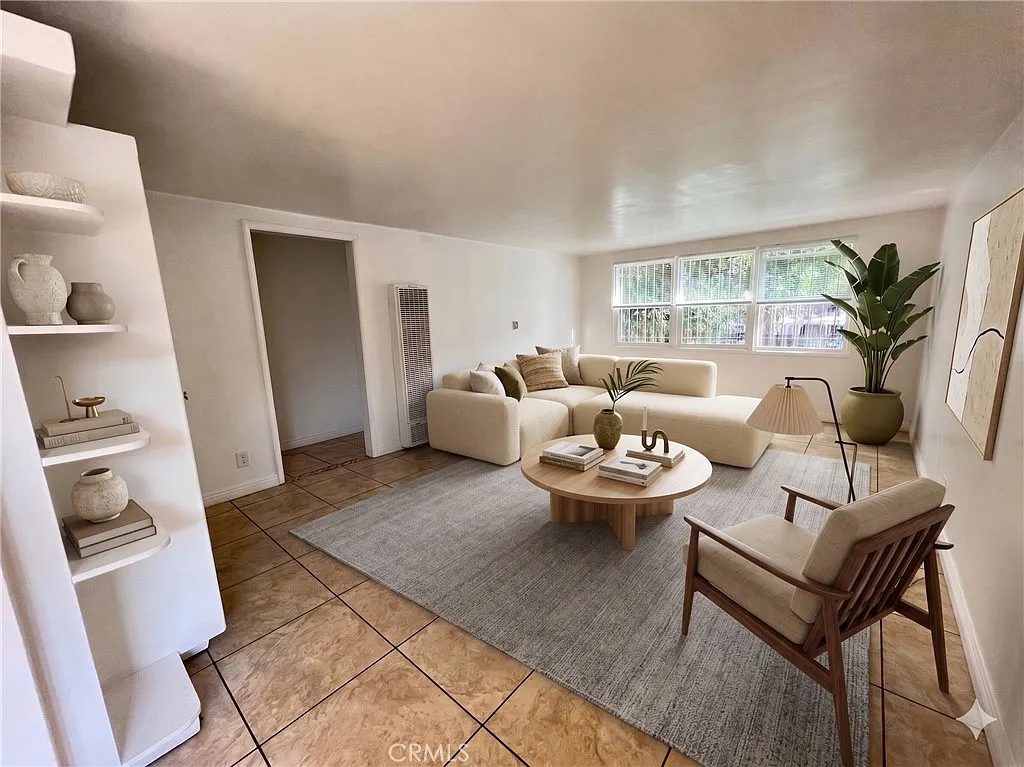 2 bed, 800 sqft, $2,299 — Photo 2