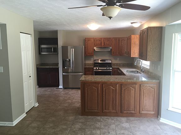 3rd image of 511 Brittany Ct