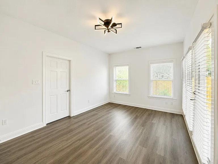 804 E Dean Keeton St — Photo 19