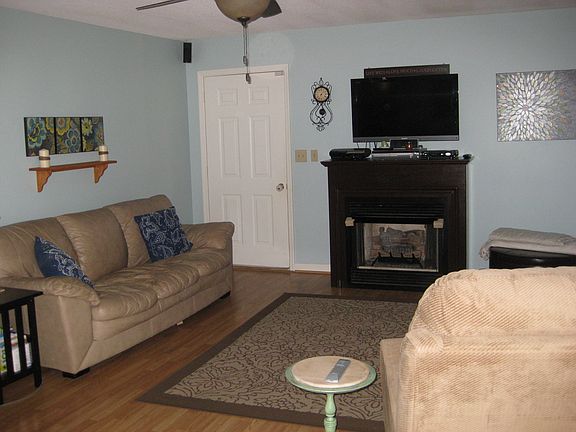 Living room & Fireplace
