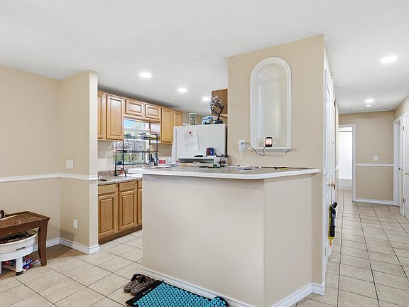 4th image of 750 Mayflower Ave