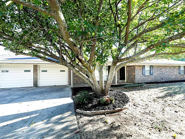 807 Sessions St, Bowie, TX 76230