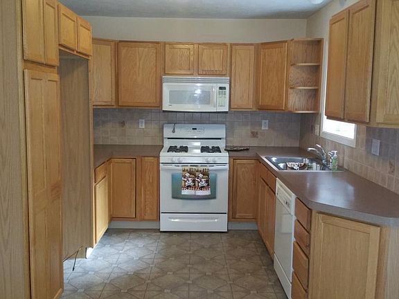 3rd image of 2338 Elmer Dr NE