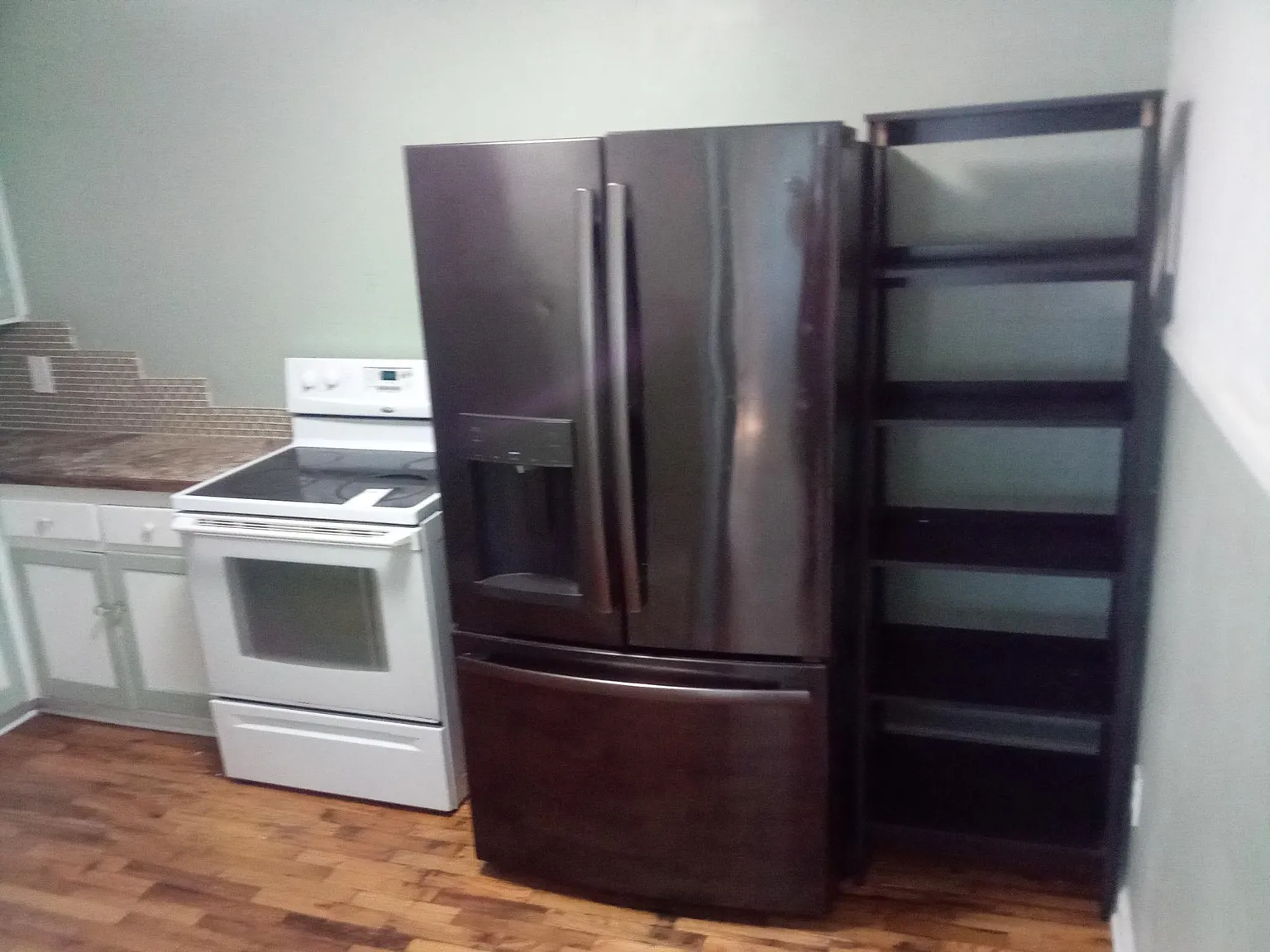 1011 Illinois St — Photo 4