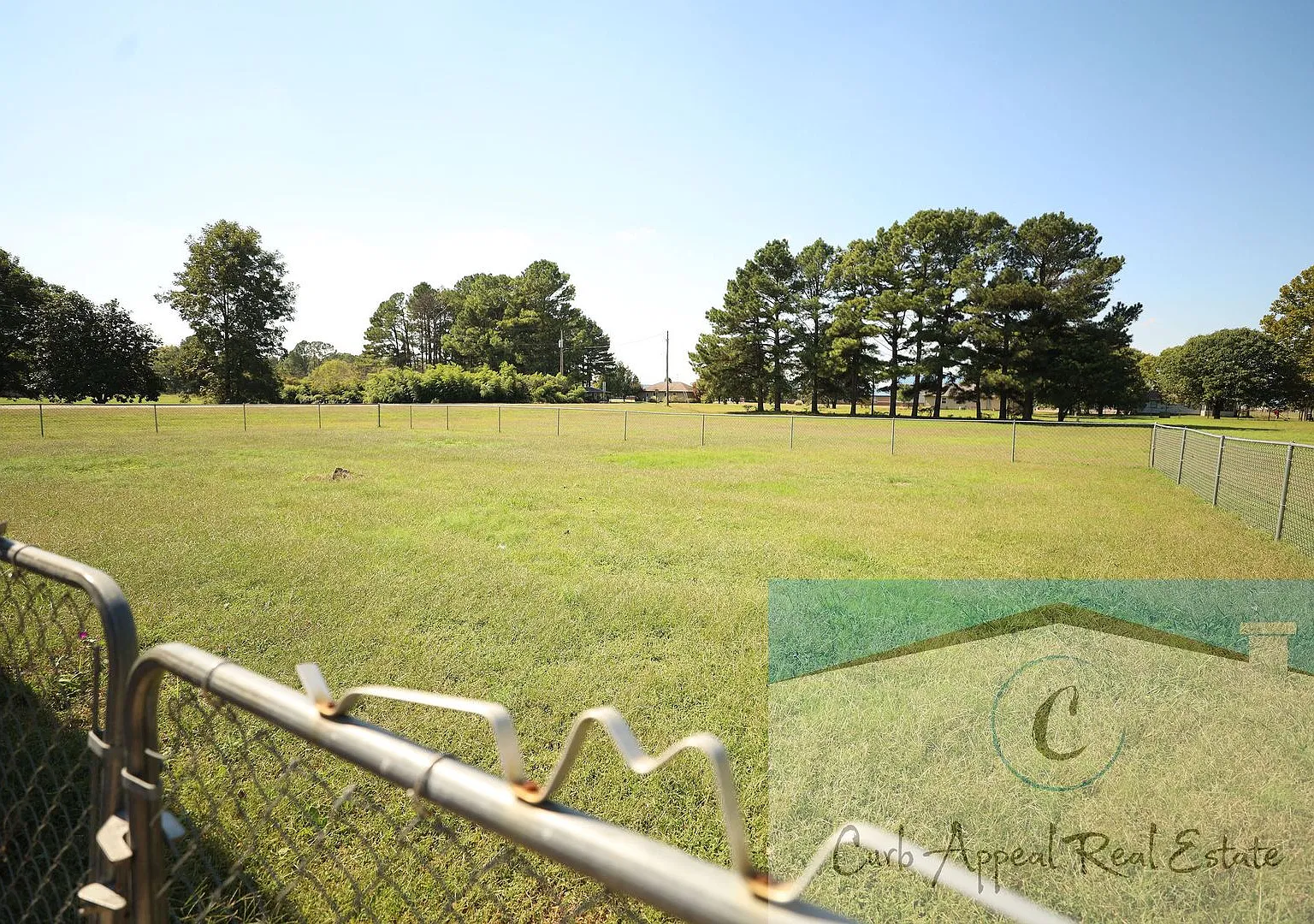 3 bed, 2 bath home with a huge, fenced yard sitting on a 1 acre lotnear Valley View school!! — Photo 4