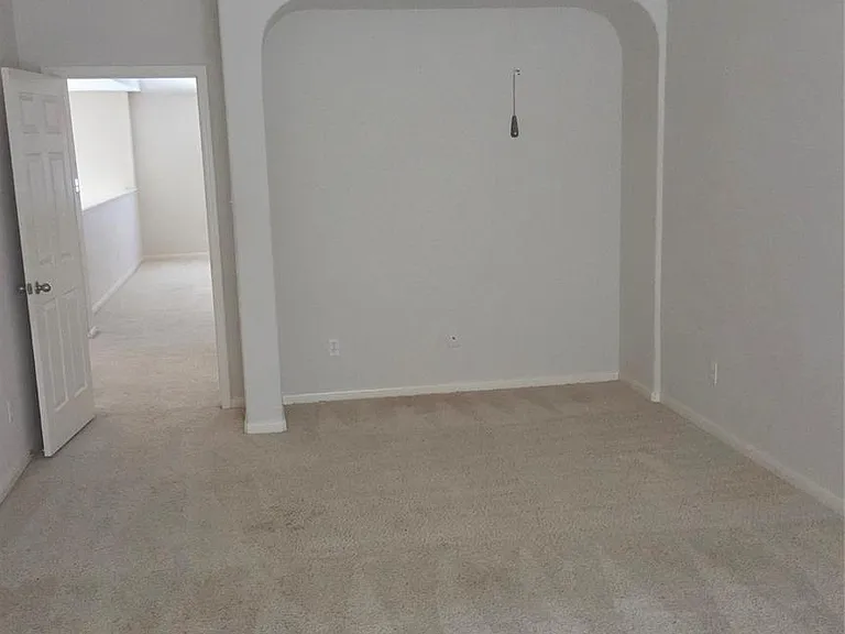 2103 Trinity Manor Ln — Photo 5