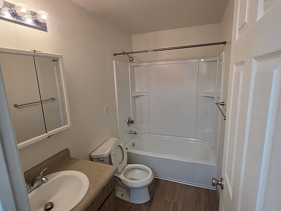 5th image of 1306 NE 183rd Ave