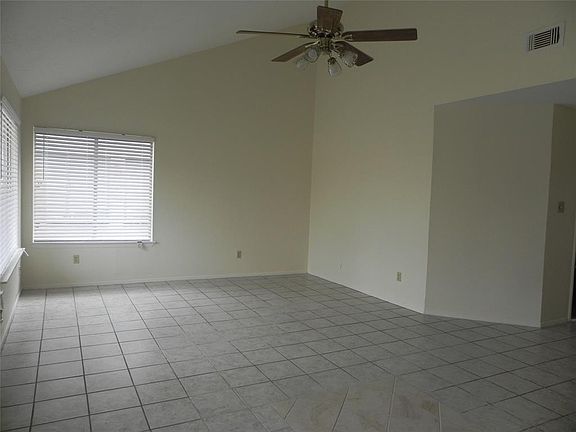 3rd image of 10110 Shadow Pine Dr
