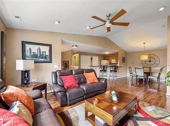 4th image of 43932 Elm Dr