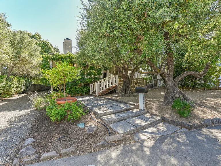 1533 Allyn Ave — Photo 2