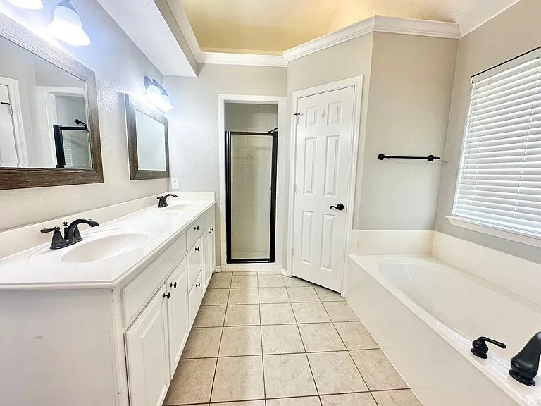 1806 Sand Stone Dr — Photo 11
