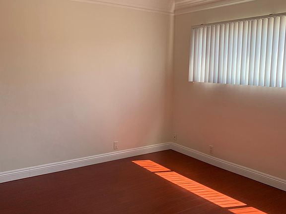 4th image of 924 9th St #9