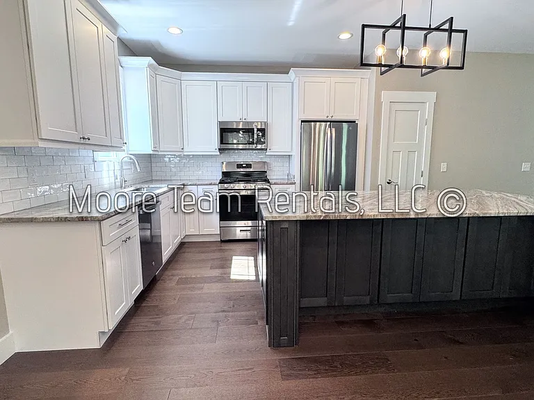 233 Leyland Cir — Photo 2
