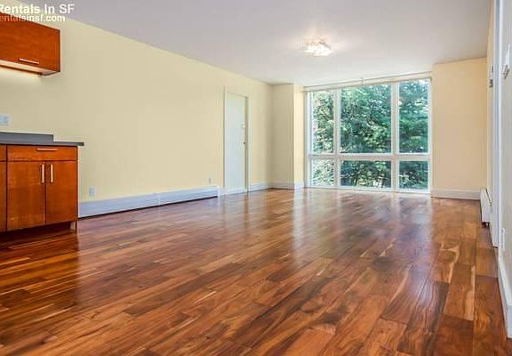 4th image of 178 Locksley Ave