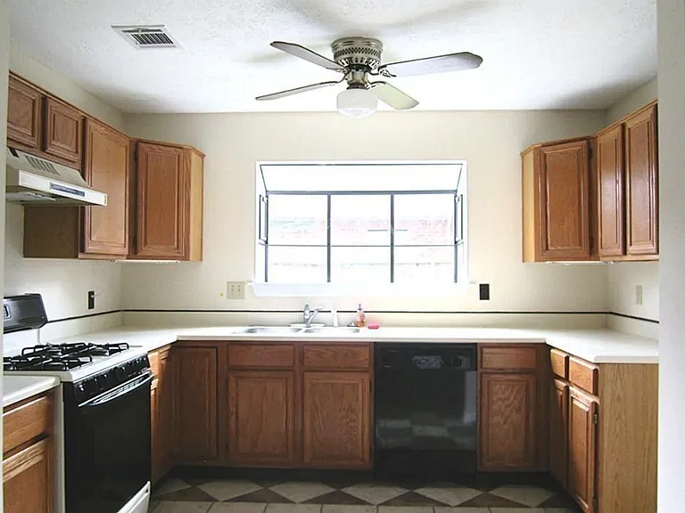 14562 Oak Chase Dr — Photo 6