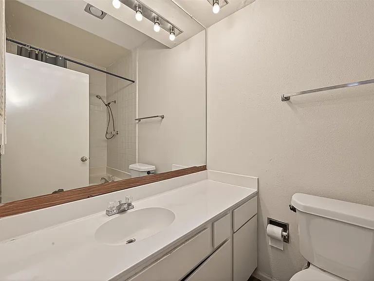 2211 S Braeswood Blvd #23C — Photo 16