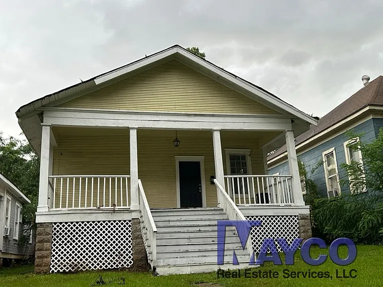 442 Robinson Pl — Photo 9