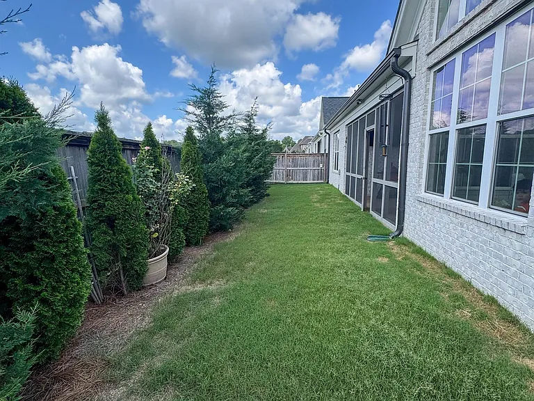 621 Covington Walk Ln S — Photo 20