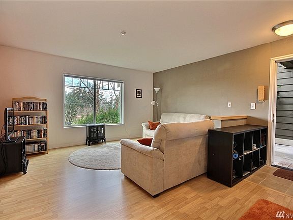 3rd image of 1957 23rd Pl NE Unit 102