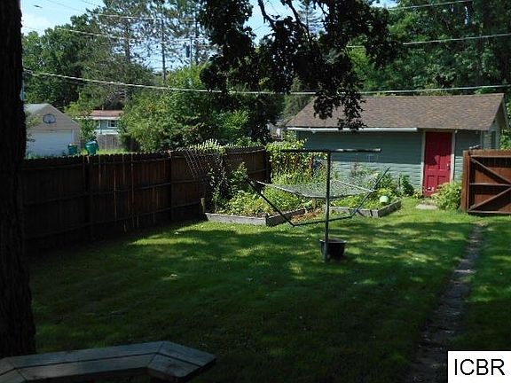 4th image of 717 NE 3rd Ave