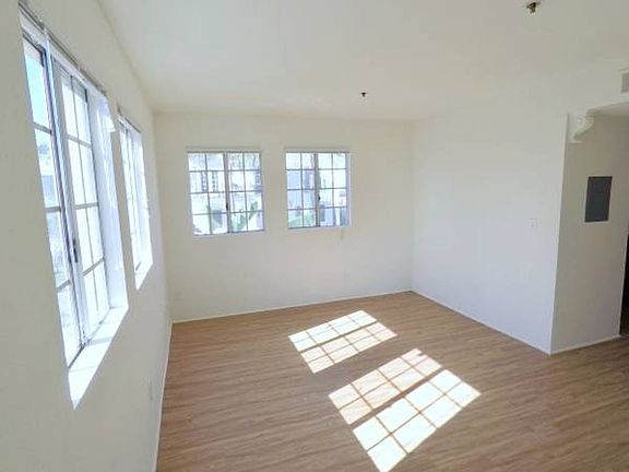 2nd image of 1460 N Mansfield Ave APT 101