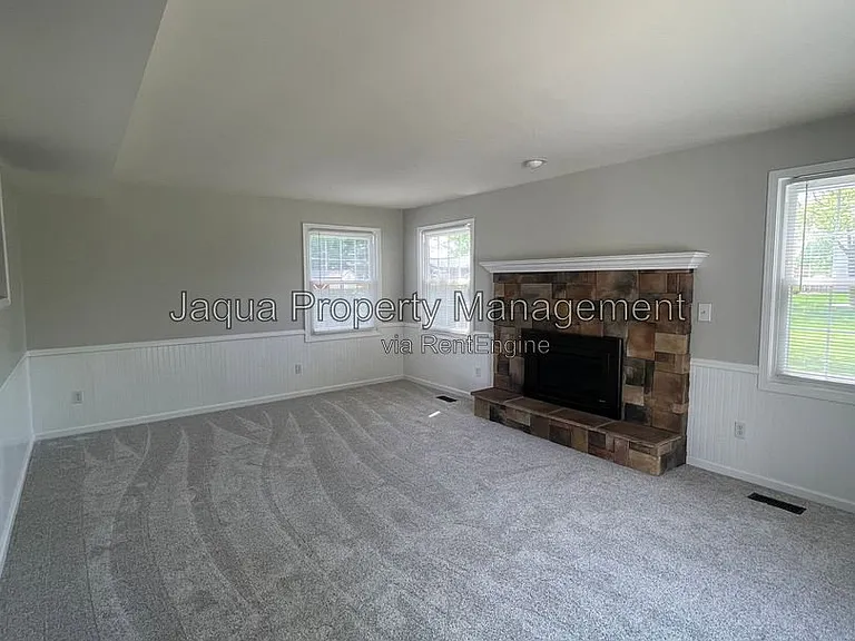 2383 Quincy Ave — Photo 11