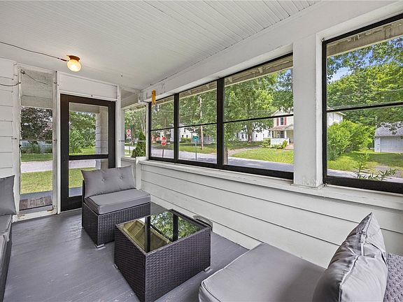 5th image of 3767 Union St