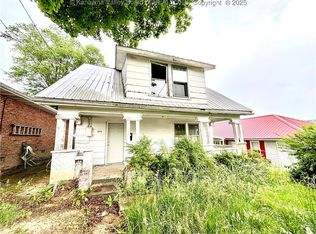 324 High School Ave, Hurricane, WV 25526