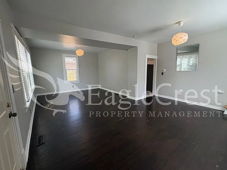613 Locust St — Photo 9