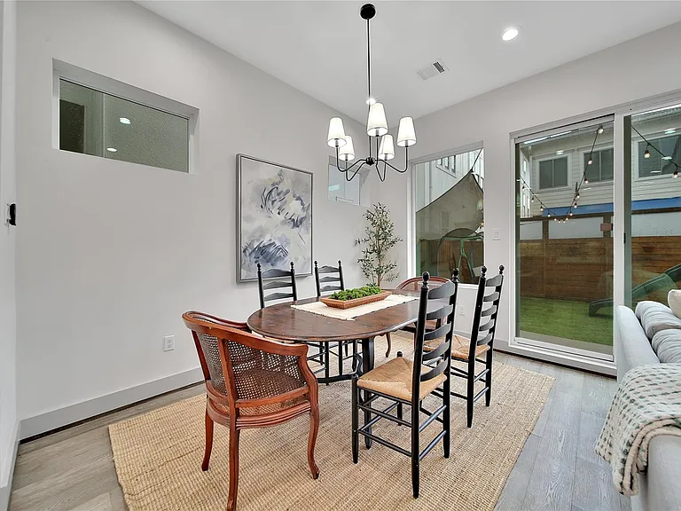 1205 E 28th St — Photo 14