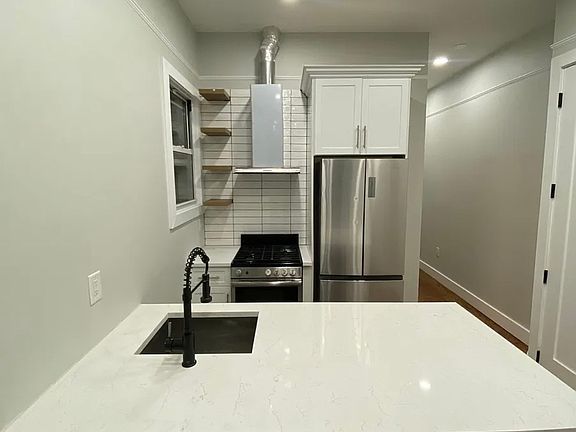 2nd image of 112 Duncan Ave #3D