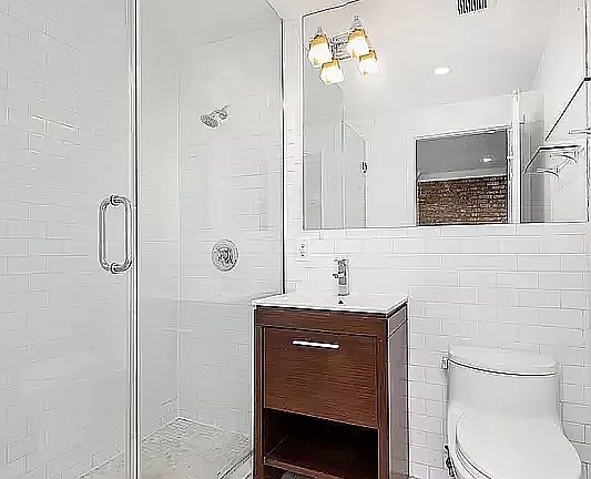 4th image of 326 E 4th St APT 3b
