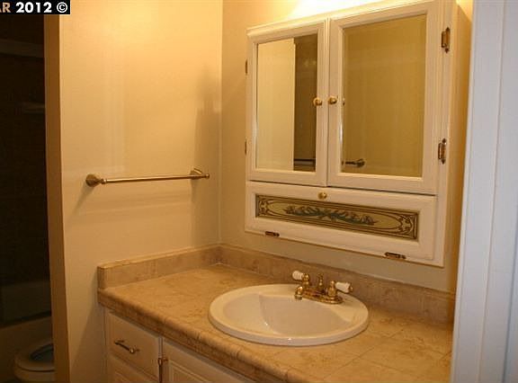4th image of 2051 Ascot Dr Unit 205