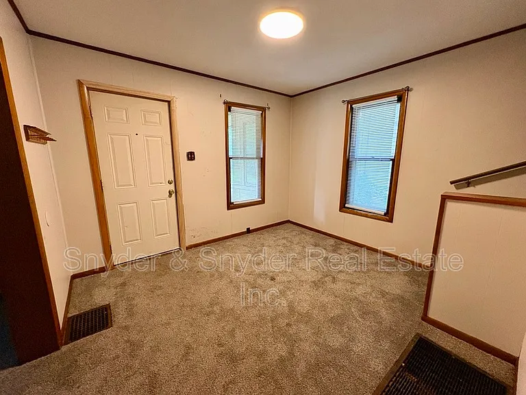 391 E Voris St — Photo 2