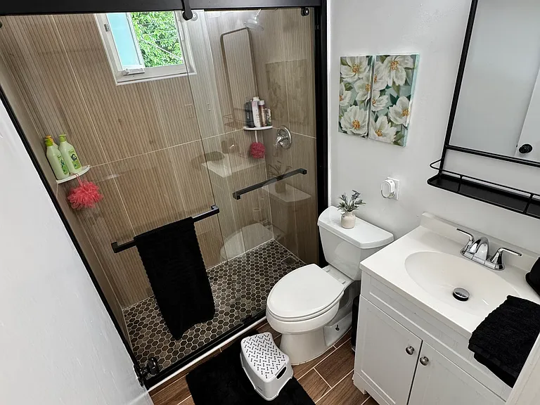 2104 Winafred St — Photo 4