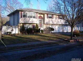 436 S 9th St, Lindenhurst, NY 11757