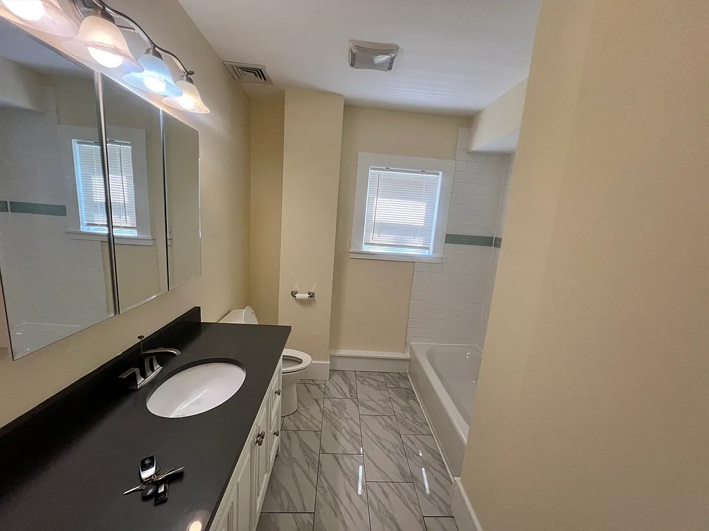 3 bed, 2.0 bath, $3,100 — Photo 4