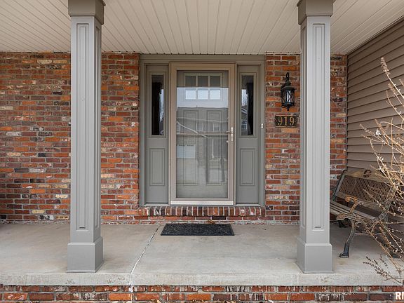 4th image of 919 Wellington Dr