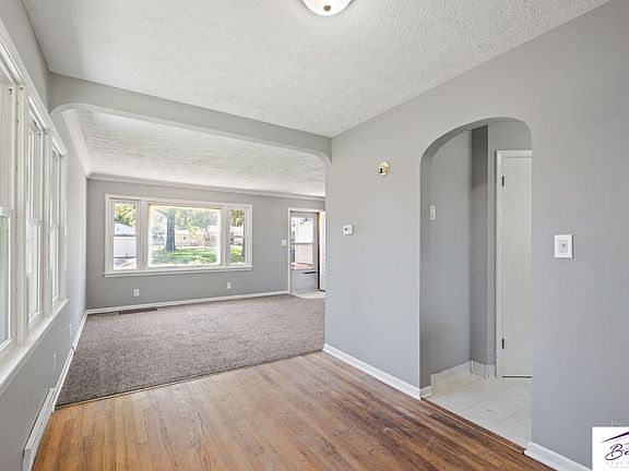 5th image of 4216 Vinton St