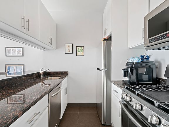 4th image of 188 E 64th St APT 2403