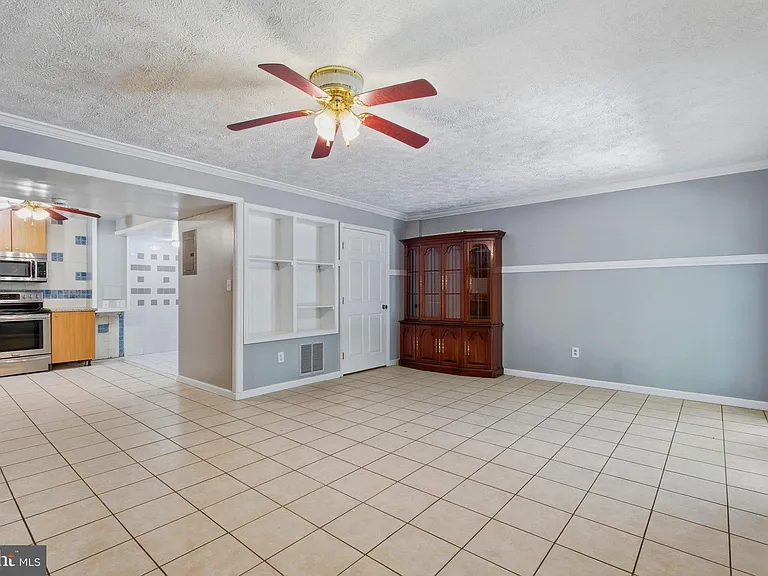 4915 Powell Rd — Photo 14