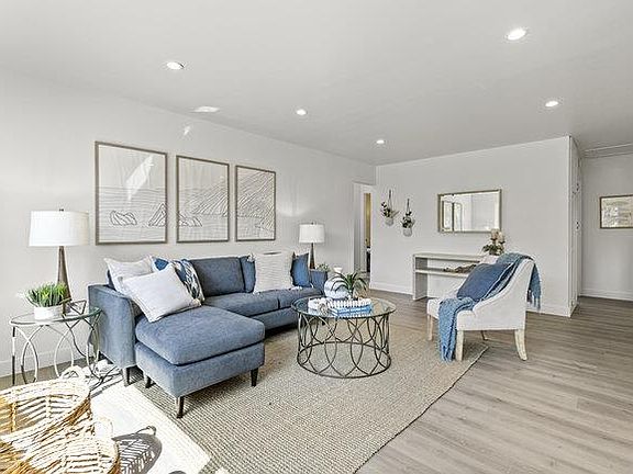2nd image of 307 San Carlos Ave